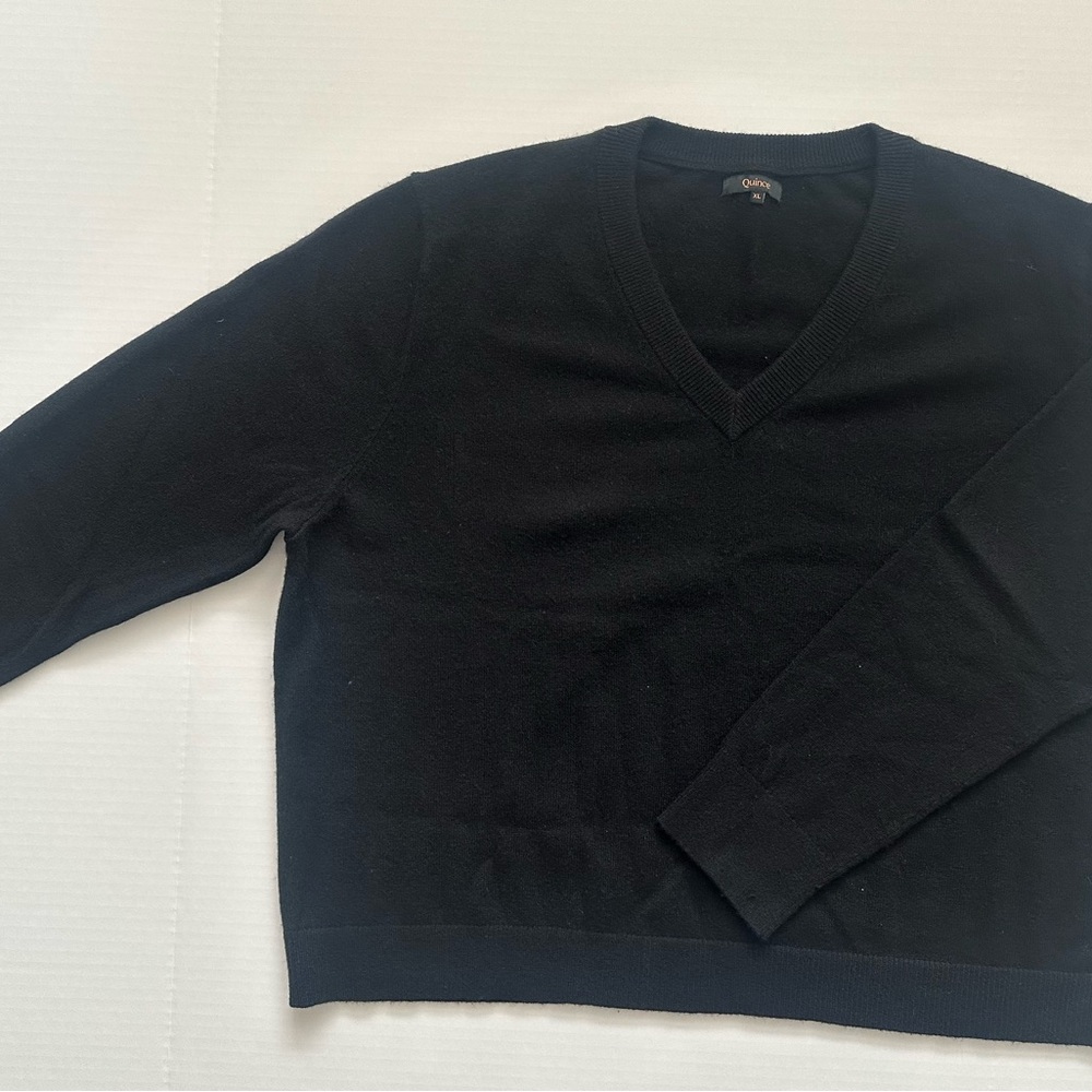 Quince Women’s Oversized Black V-Neck Cashmere Sweater
